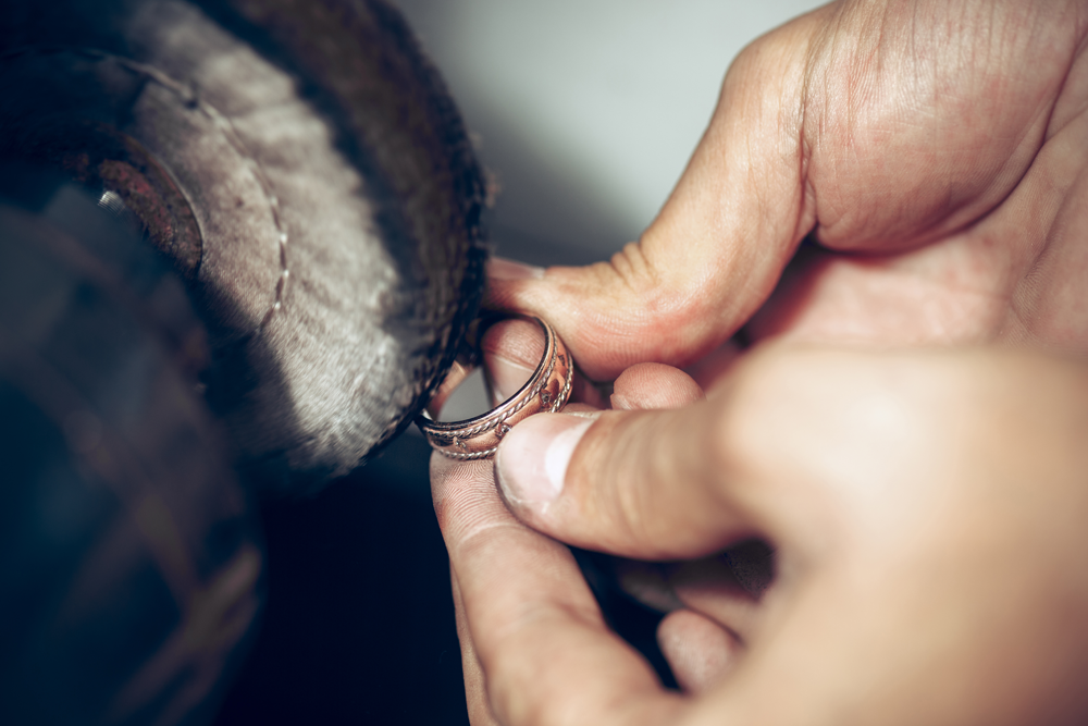 Polishing A RING-jeweller